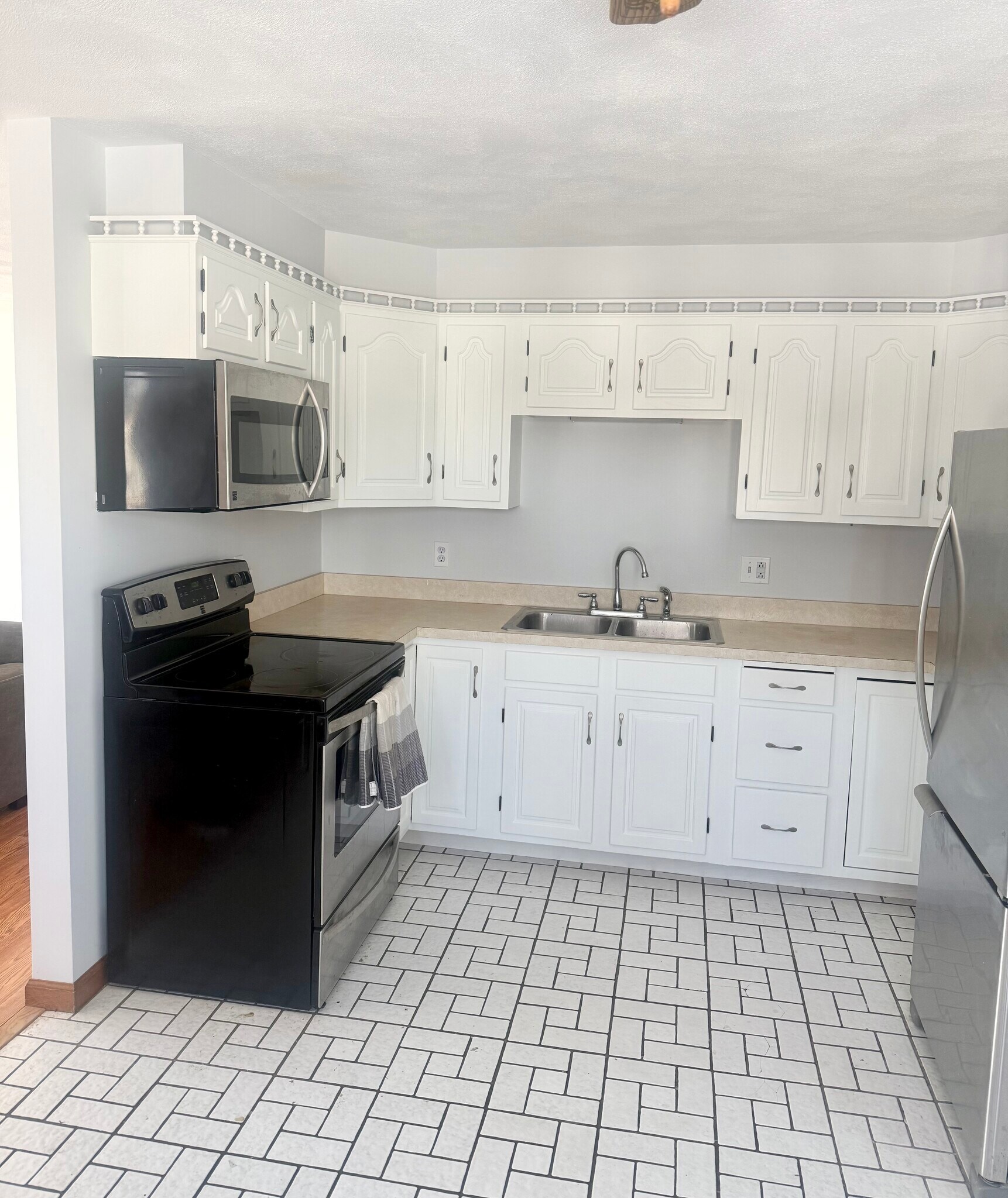 Building Photo - 5 Rose Ln