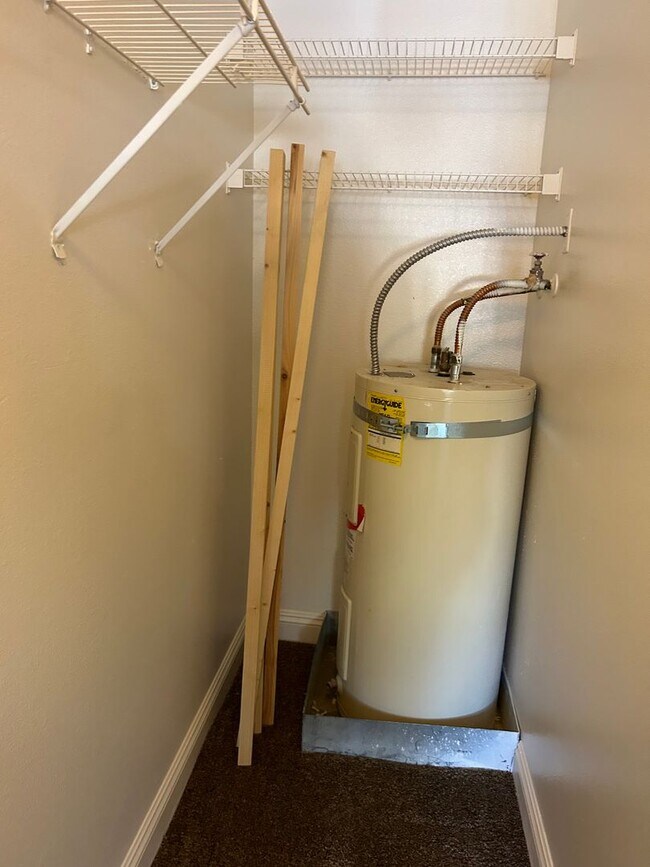 Building Photo - One bedroom condo