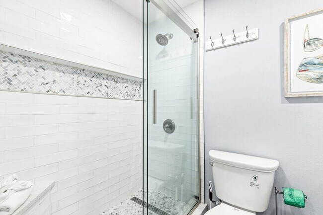 Building Photo - 8743 Thomas Dr