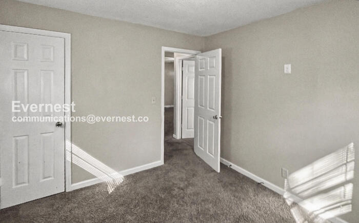 Building Photo - 1346 Vivian St SW