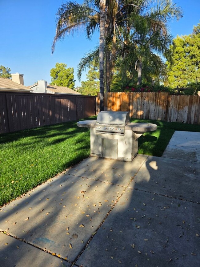Building Photo - 4 Bedroom Home in Paloma del Sol. Fresh Pa...