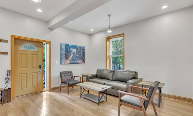 Building Photo - 1353 S California Ave