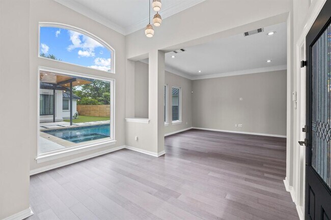 Building Photo - 9309 Bluegrass Dr