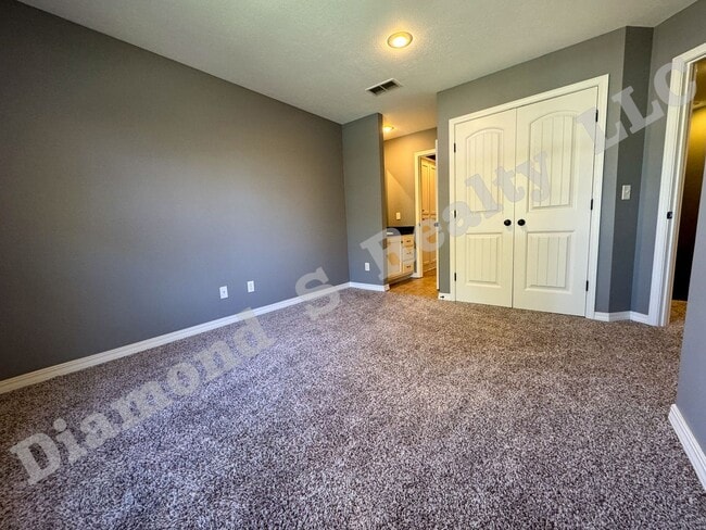 Building Photo - Updated 4 Bed Duplex close to MSU and Down...