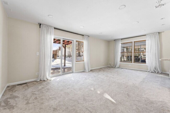 Building Photo - Updated 2-Story Home in Desirable Deerpath Subdivision - Available Immediately.