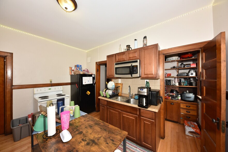 Kitchen View 1 - 2855 N Murray Ave