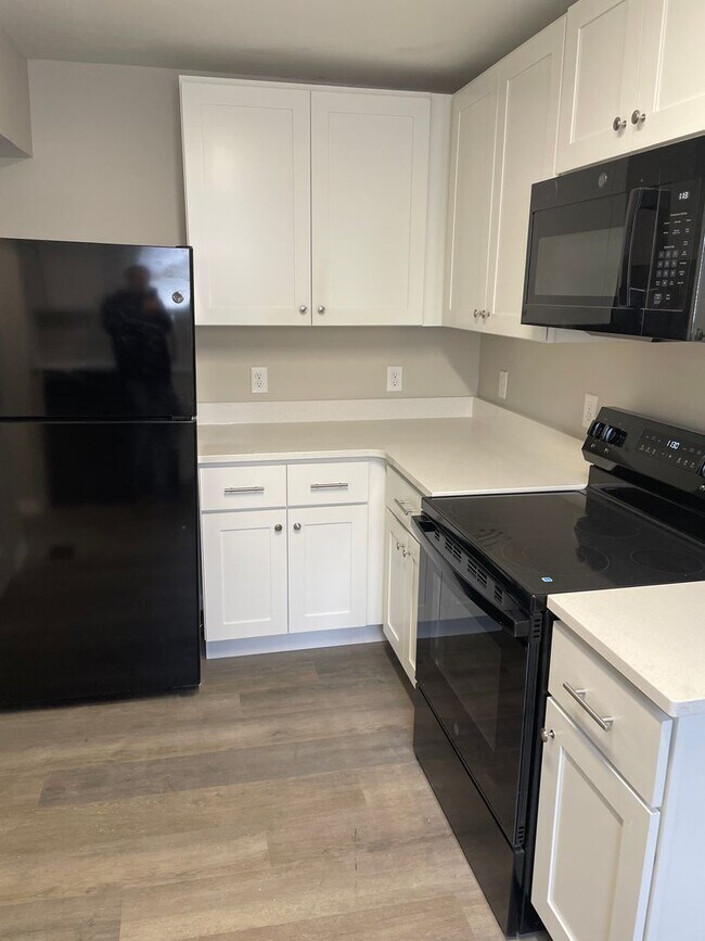 Building Photo - 1100 Newport St