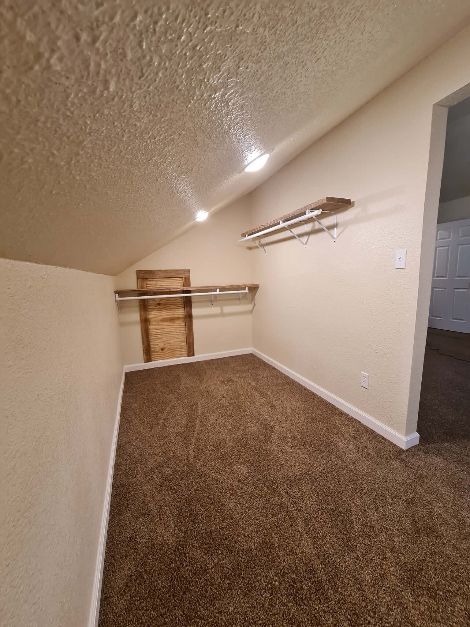 Building Photo - 527 Oak Lawn Dr