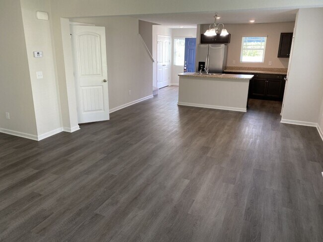 Building Photo - 3 Bedroom Wiggins Village