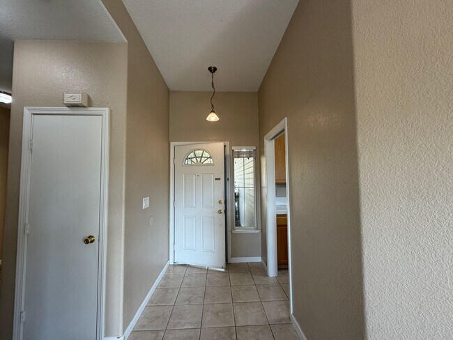 Building Photo - Single story home in Salida!