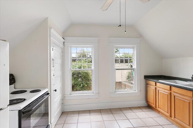 Building Photo - 1808 Bayard Pl