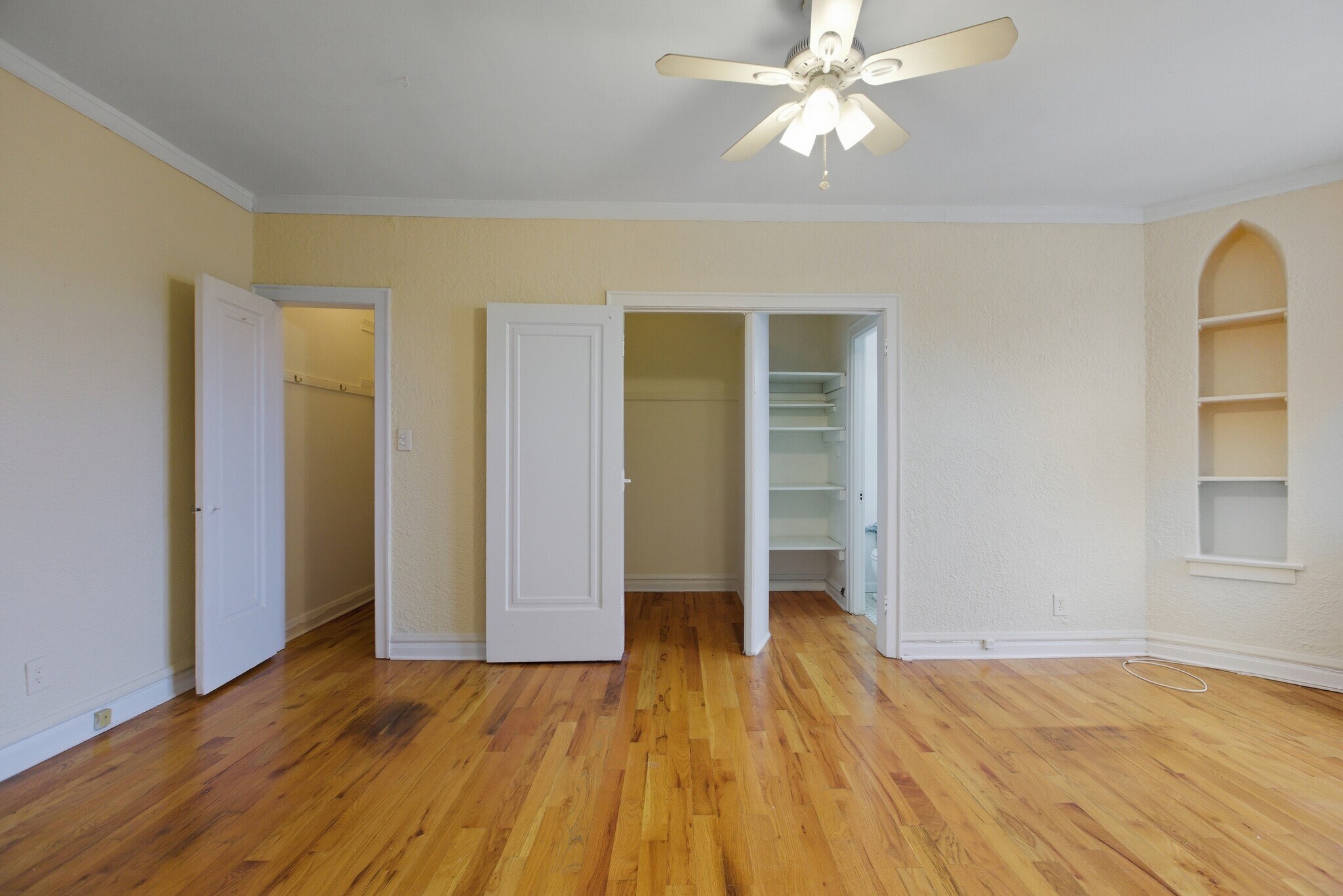 Building Photo - 4827 N Damen Ave