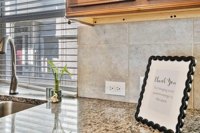 Building Photo - 313 Hogan St