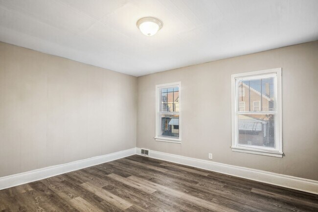 Building Photo - 122-124 Auriles St