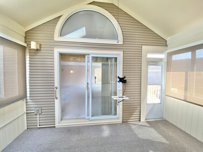 Building Photo - 3 Bedroom 2.5 Bathroom Condo in Williston