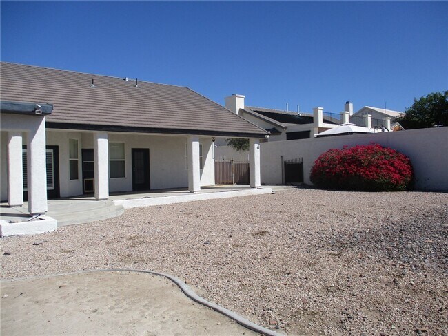 Building Photo - 2902 Desert Vista Dr