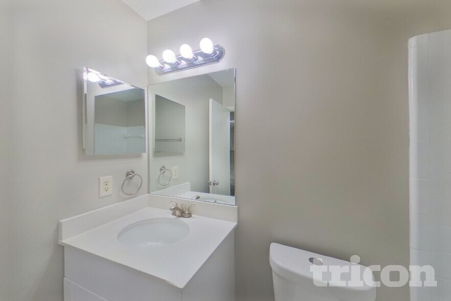 Building Photo - 3572 Raymur Villa Dr