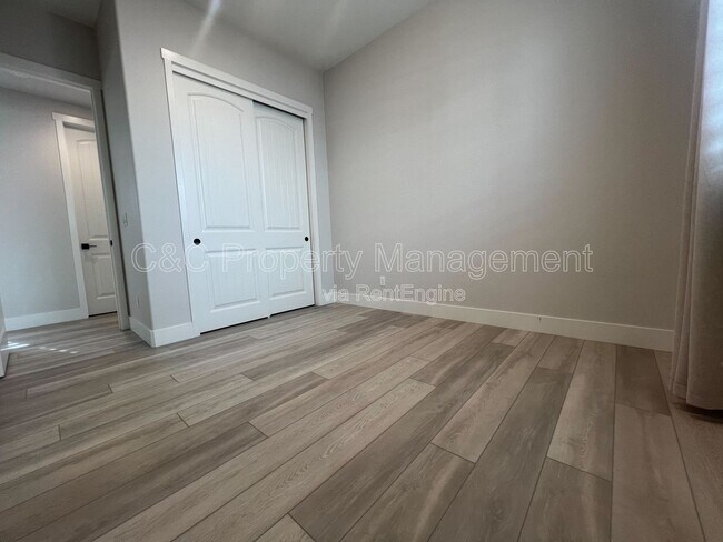 Building Photo - 2996 Minaret Wy