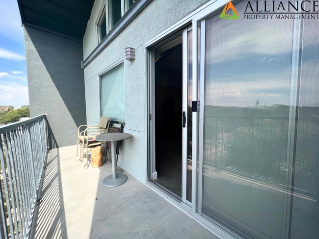 Building Photo - Maintenance Free Living ~ Close to KSU & Aggieville