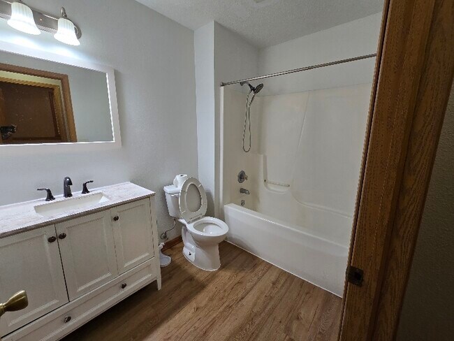 Building Photo - 1113 2nd Ave