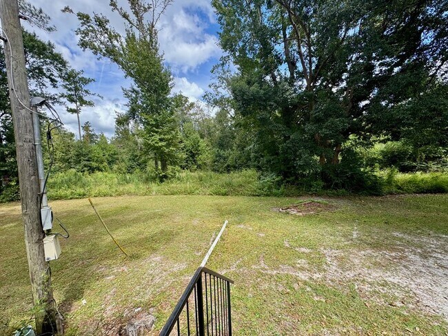 Building Photo - 649 E River Rd