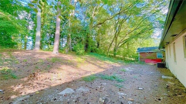 Building Photo - 2744 Fairlane Dr SE