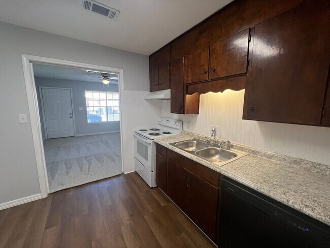 Building Photo - Pensacola - 2 Bedroom, 1 Bathroom - lawn care included