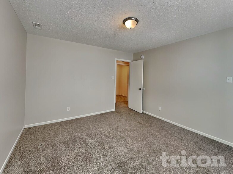 Building Photo - 8343 Weathervane Cir