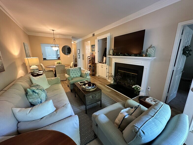 Spacious open floorplan - 301 Queens Rd