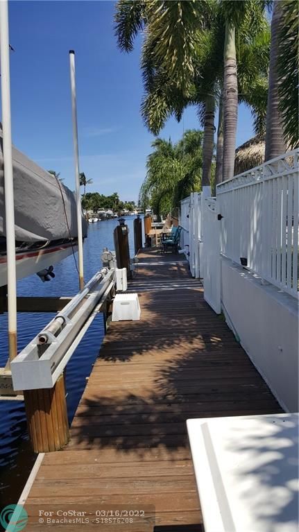 Building Photo - 191 SE 9th Ct