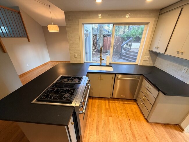 Building Photo - 1620 Ash St