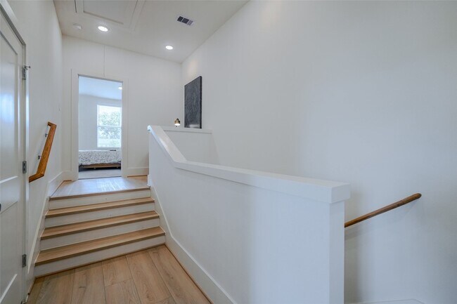 Building Photo - 864 Paul Quinn St