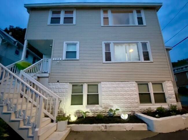 Building Photo - 106 Bay St