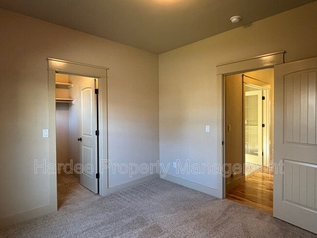 Building Photo - 6251 W Geneva St