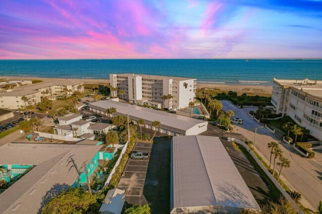 Building Photo - 555 Fillmore Ave