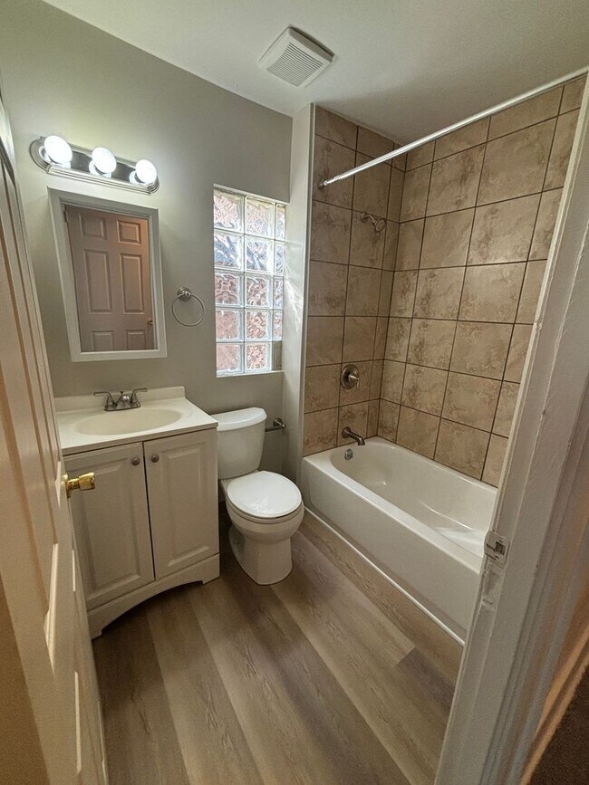 Building Photo - Remodeled Home in Dormont!