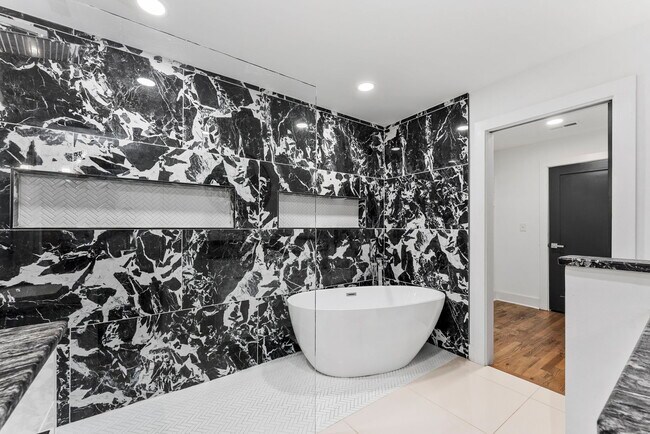 Building Photo - 2874 Grand Ave SW