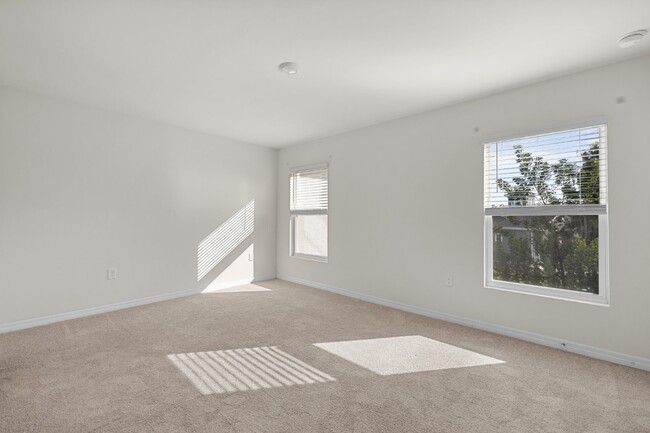 Building Photo - 3 Bedroom Townhome in North Naples communi...