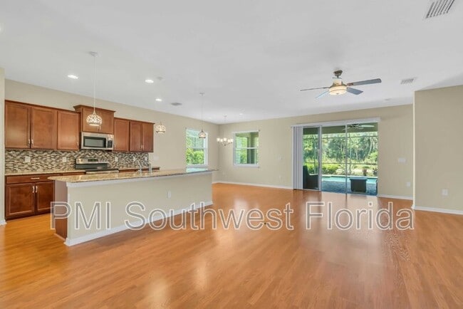 Building Photo - 2844 Esmeralda Dr