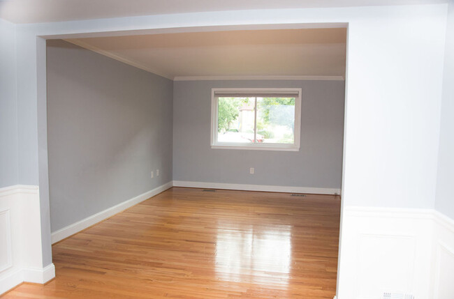 Building Photo - 10331 Bushman Dr