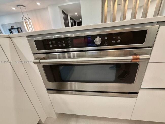 Building Photo - 900 Bay Dr