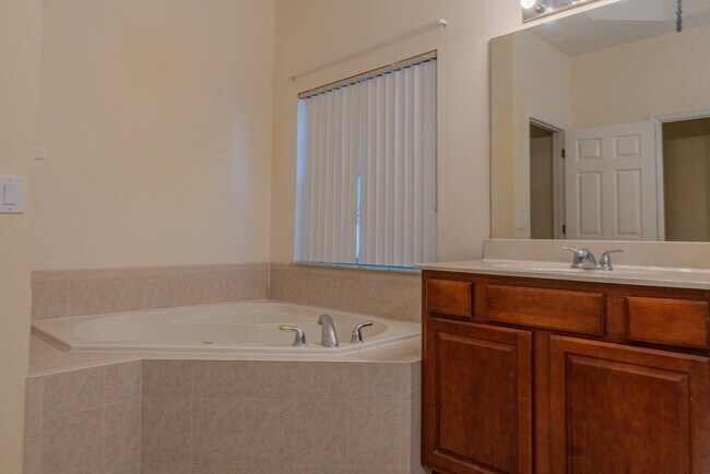 Building Photo - Spacious 5BR Home in Falcon Trace | 3-Car Garage | Screened Patio | Resort-Style Amenities Rent: ...