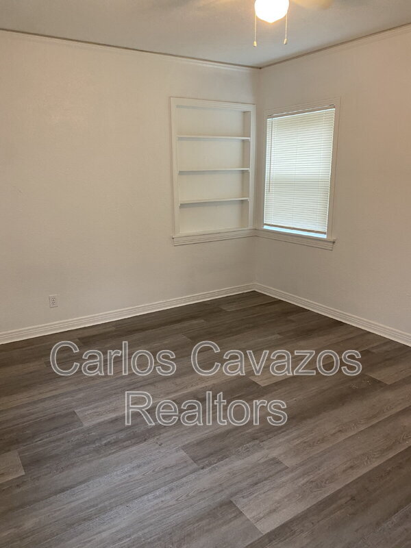 Building Photo - 1617 Meadowbrook Dr