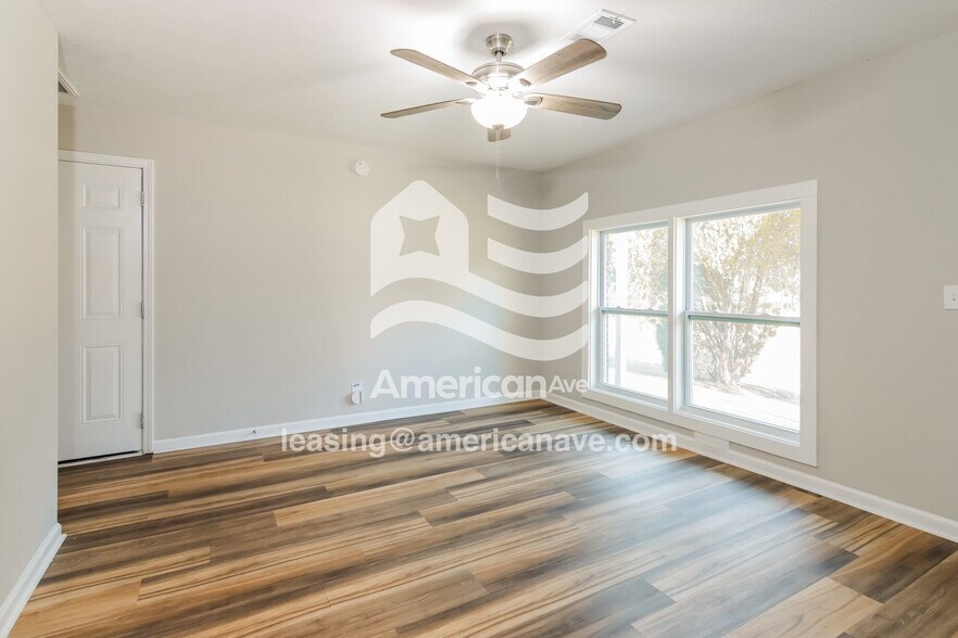 Building Photo - 4964 Gardiner Dr