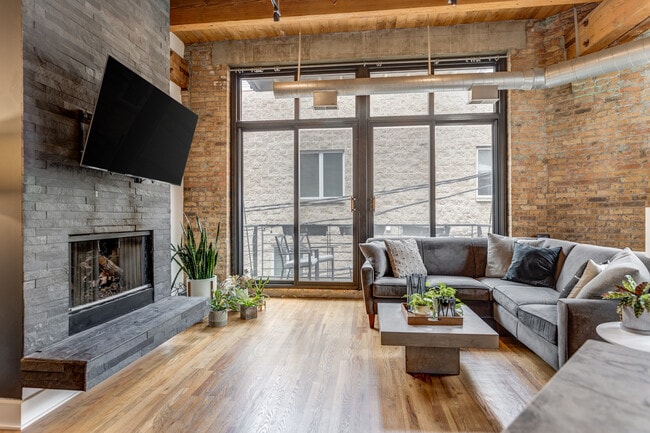Building Photo - 2300 W Wabansia Ave