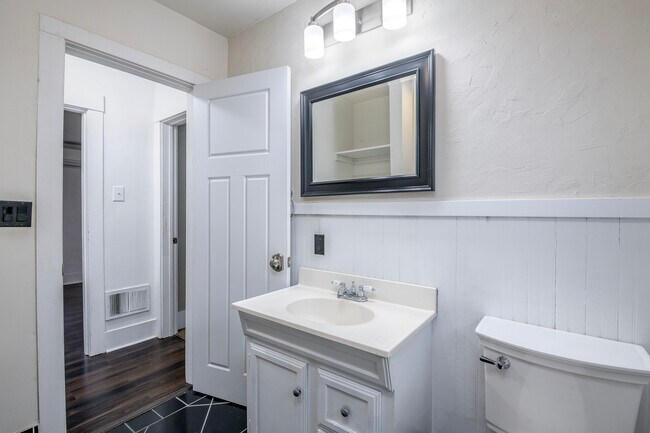 Building Photo - 117 Mosman Ave SW