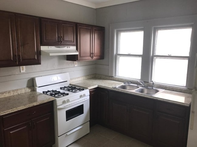 Building Photo - 15 Boardman St