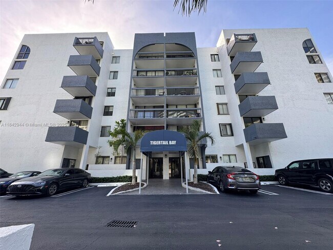 Building Photo - 2715 Tigertail Ave