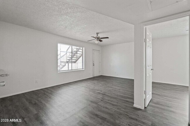 Building Photo - 717 E Roeser Rd