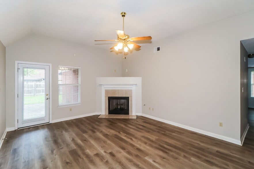 Building Photo - 5892 Alexandria Ln